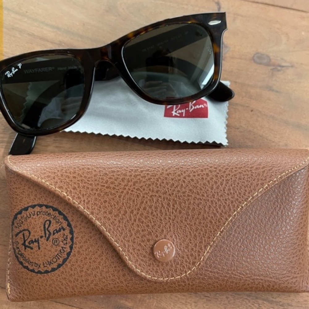 Ray-Ban Tortoise Wayfarer Sunglasses with Brown Case| Pre-loved